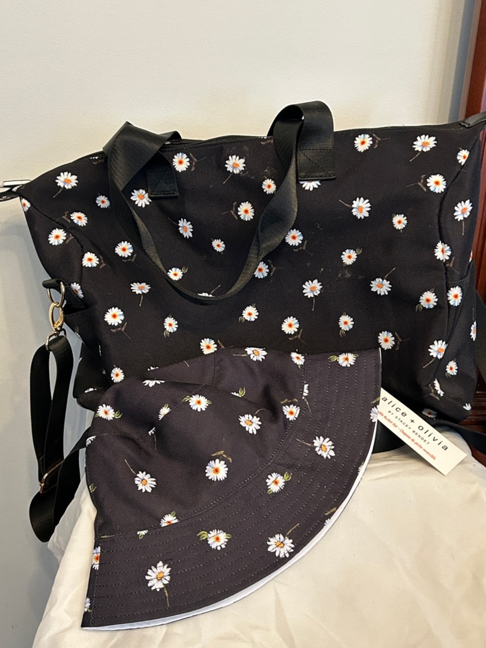 alice + olivia Black Daisy Print Tote Bag and bucket hat